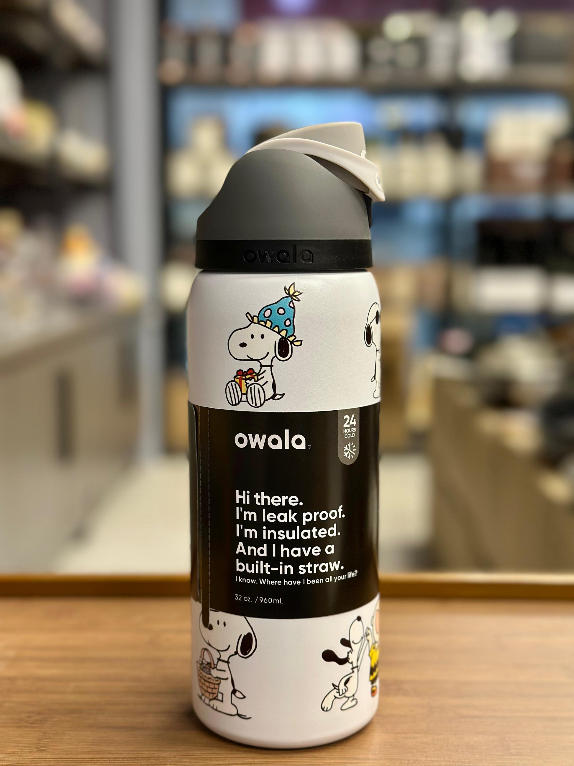 Owala 32oz Snoopy White leak-proof bottle