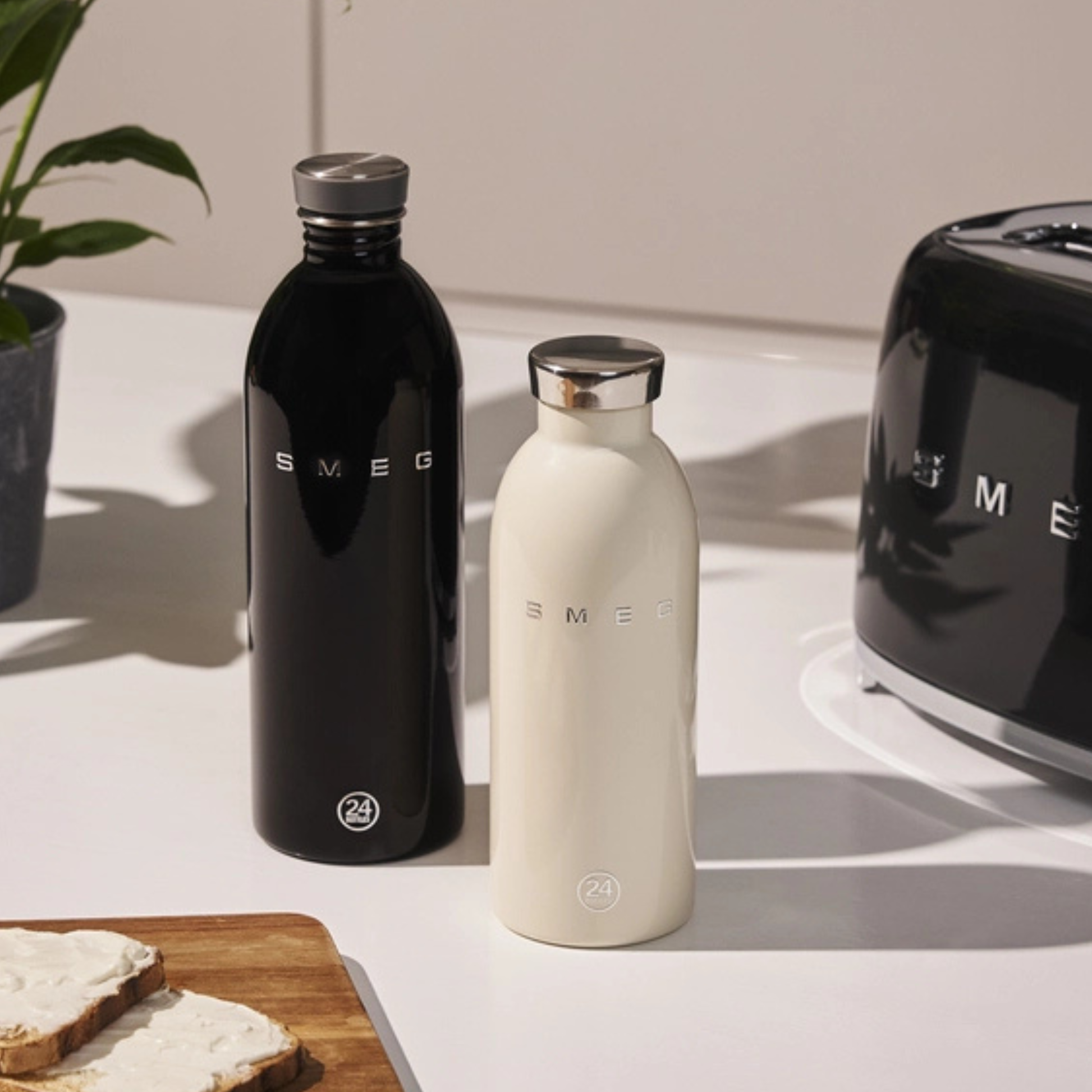 SMEG Clima Cream Bottle 500 ml premium insulated drink bottle lifestyle image